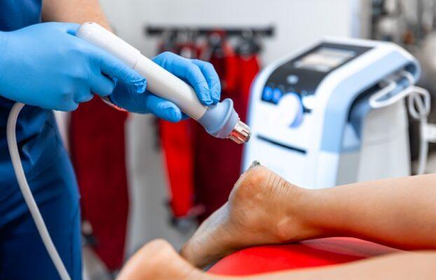 Class IV Laser Therapy vs. Traditional Pain Management Approaches